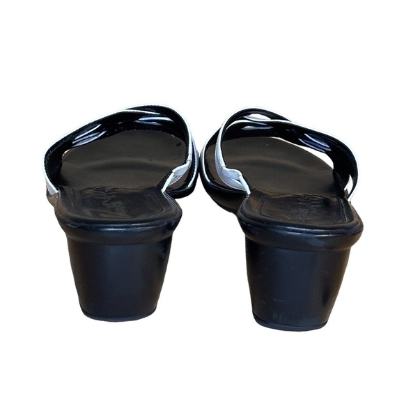 Clarks Women’s Slip On White/Black Criss-Cross Open Toe Heel Sandal Size-7 - Picture 5 of 6